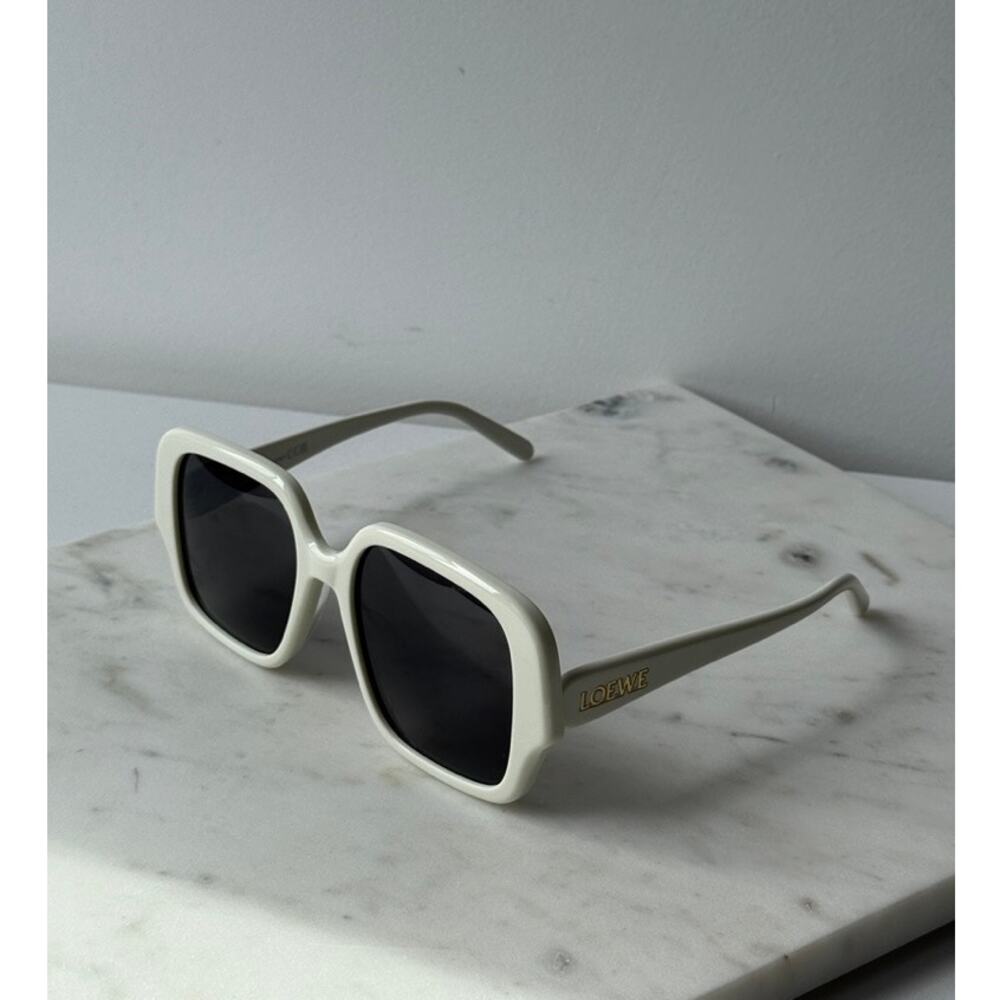 NEW Loewe LW40134U Oversized Square Sunglasses in White